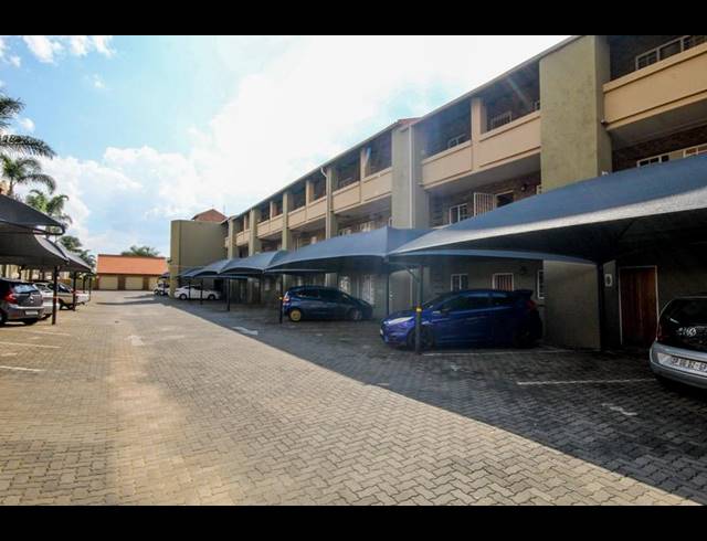 1 BEDROOM APARTMENT FOR SALE IN ROOIHUISKRAAL NORTH